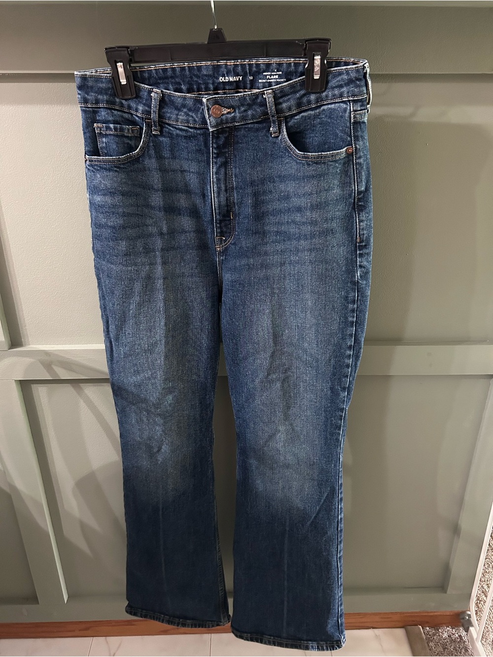Old Navy Women’s higher high-rise flare Jeans in Medium Blue, 32” inseam